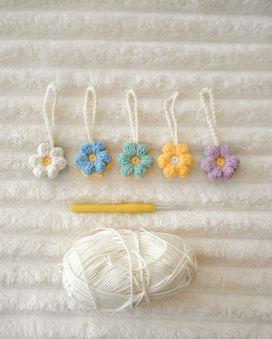Pastel Daisy Charm