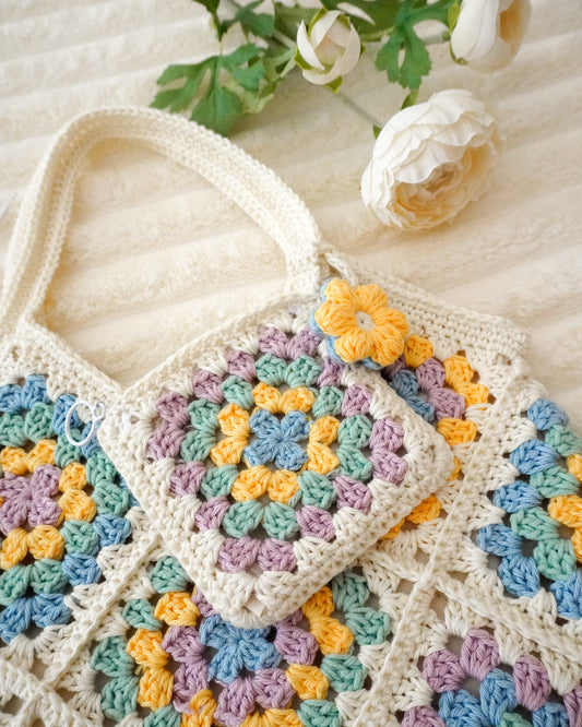 Pastel Daisy Charm