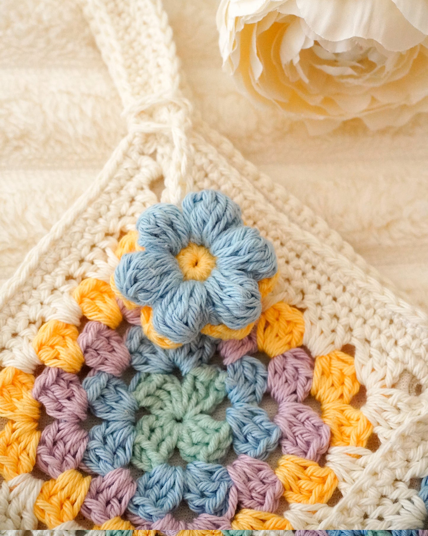Pastel Daisy Charm