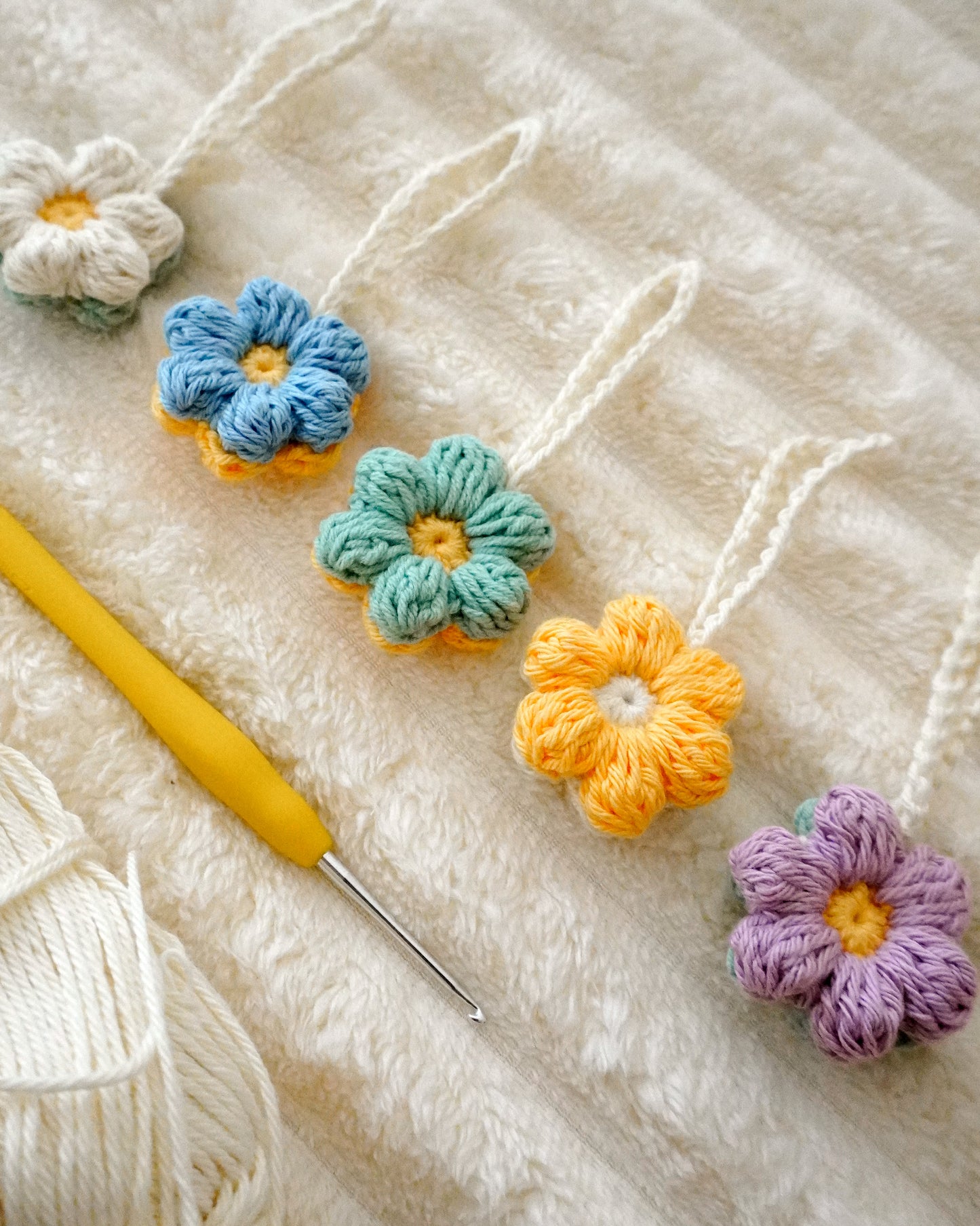 Pastel Daisy Charm