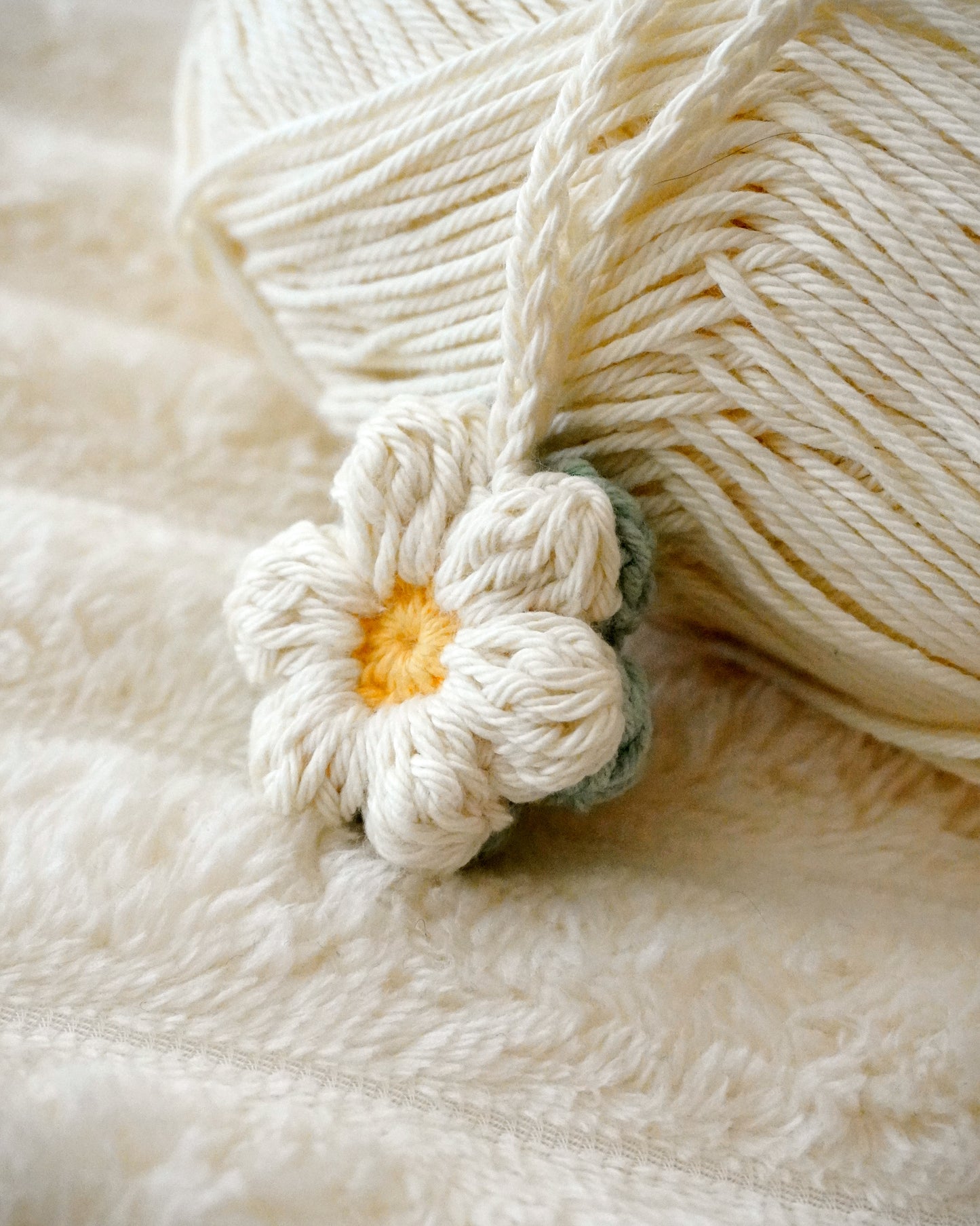 Pastel Daisy Charm