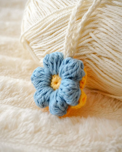 Pastel Daisy Charm