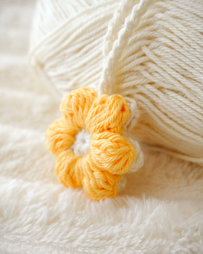 Pastel Daisy Charm