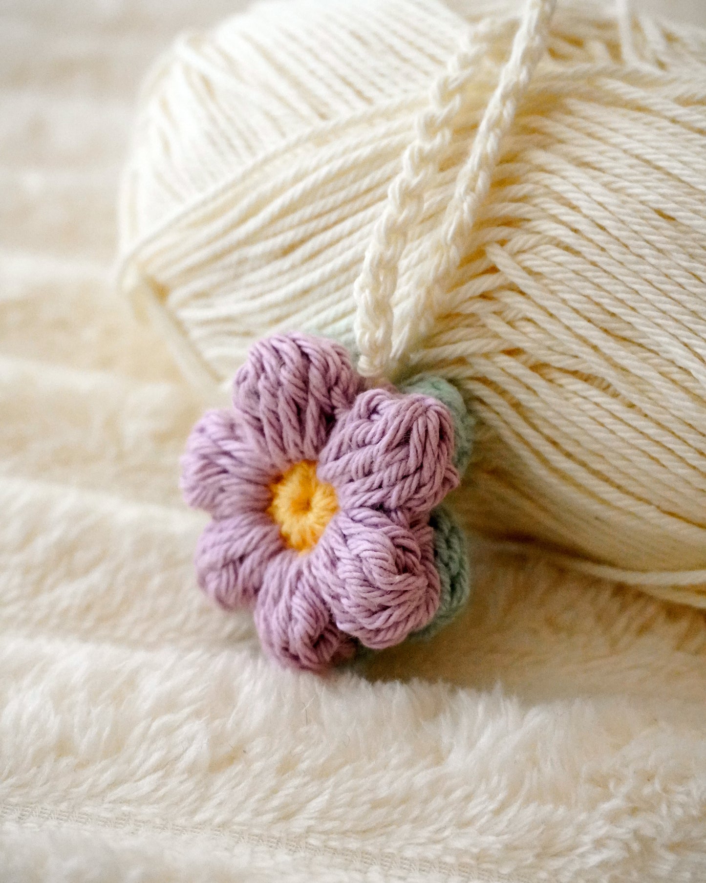 Pastel Daisy Charm