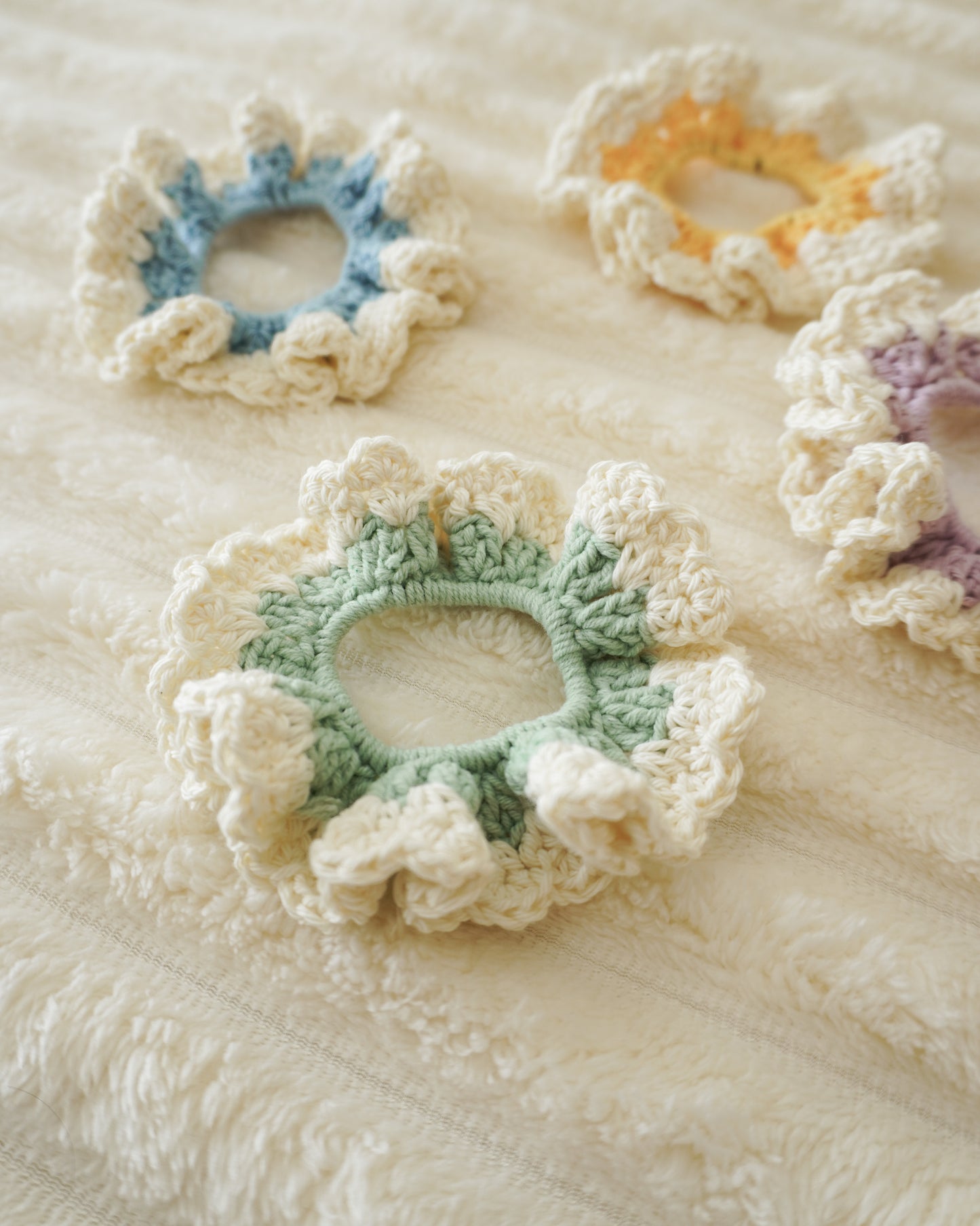 Pack: Pastel Flower Scrunchie
